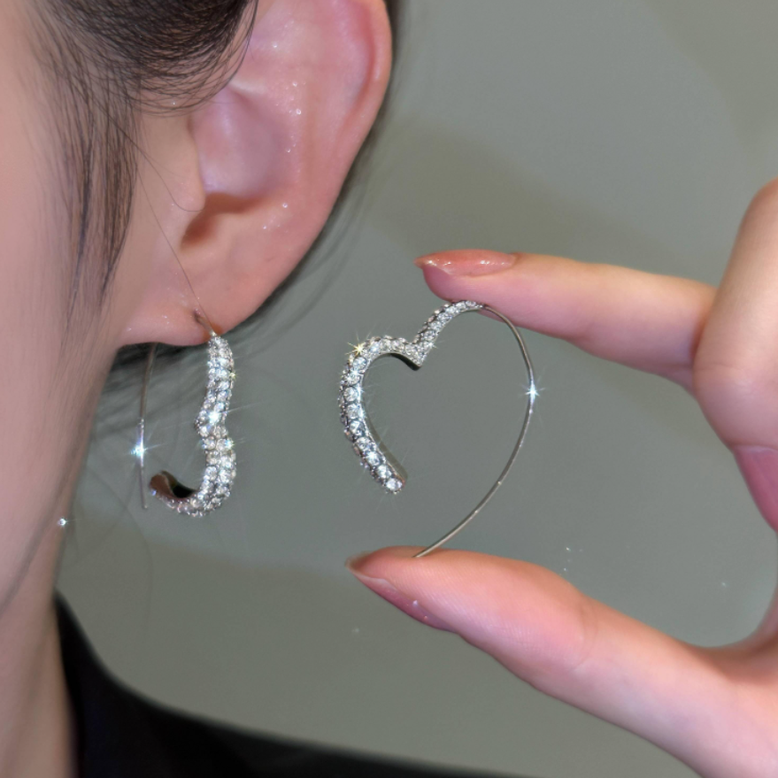 LF かわいらしいハートモチーフ ダイヤモンド フックピアス エレガント