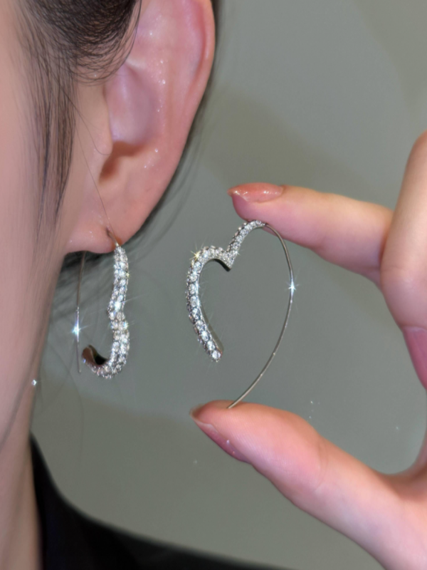 XYW かわいらしいハートモチーフ ダイヤモンド フックピアス エレガント