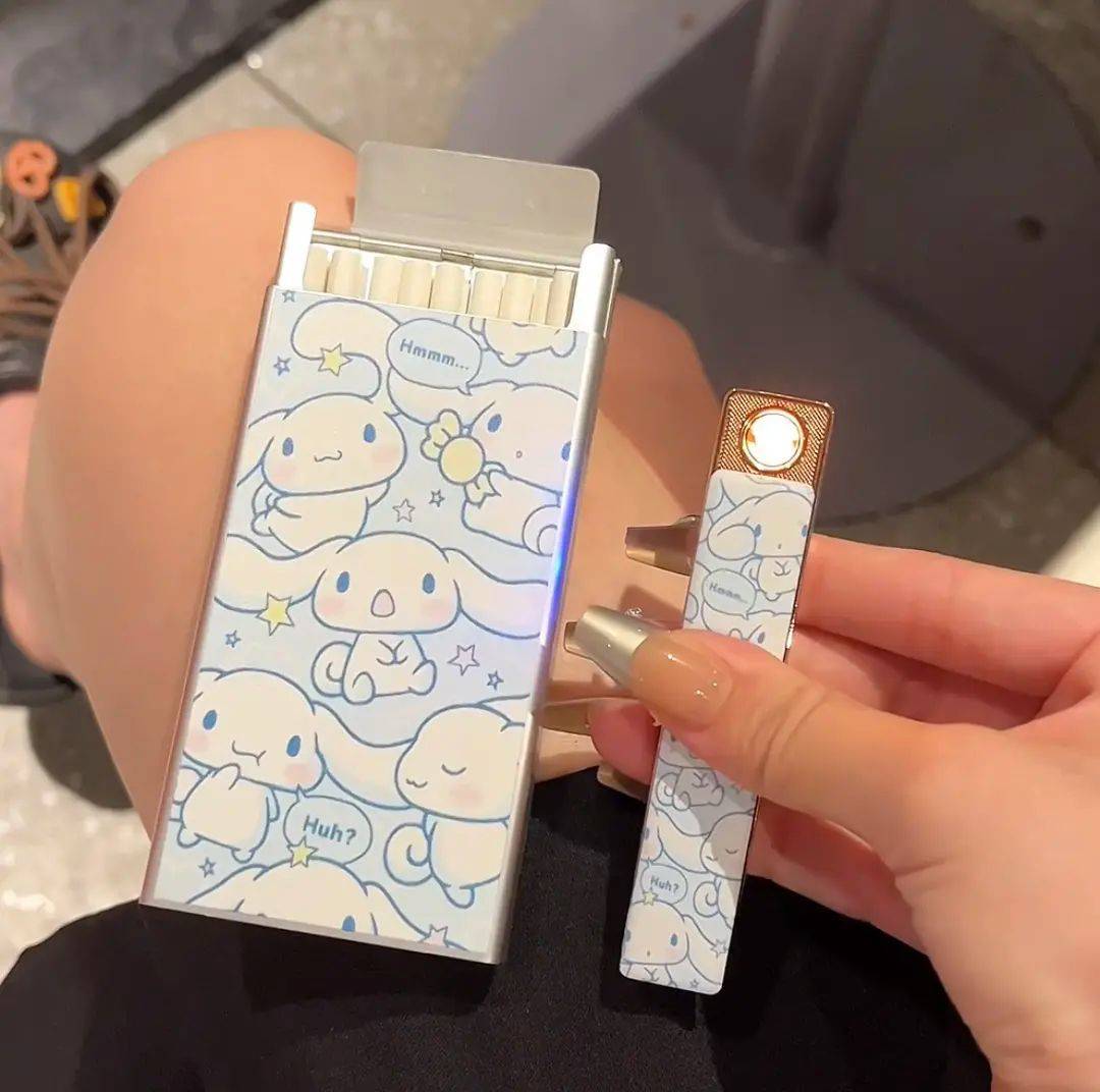 YQQ 可愛いンリオ USB充電ライター+タバコケース一体防風20本入り