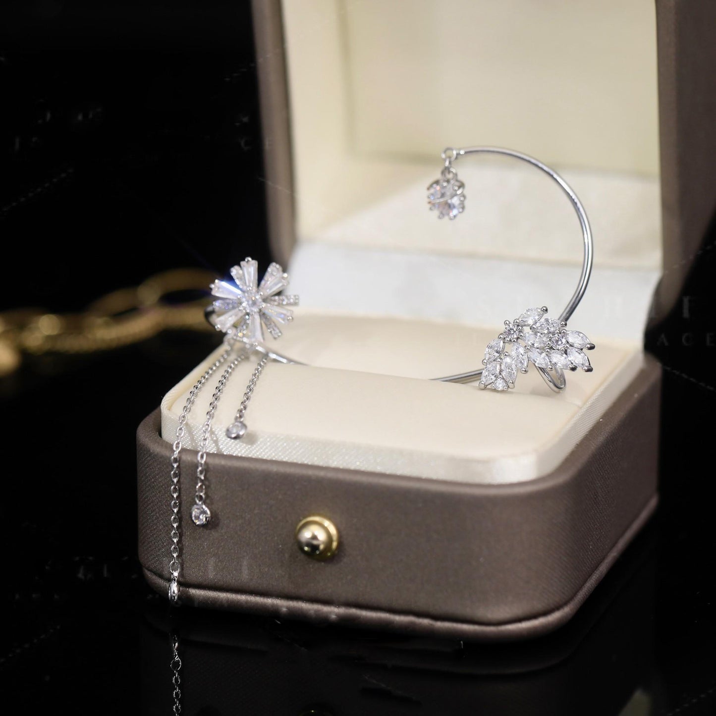 前壳 XYW きらきら フラワー イヤリング 回転 花 タッセル ヤーフック 花と蝶 イヤーカフー