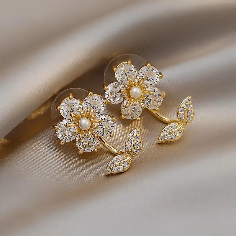 LF 2022新作水晶の花びら 高級感 ピアス