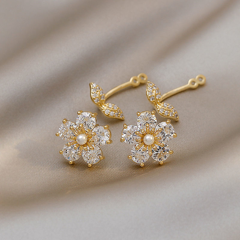 LF 2022新作水晶の花びら 高級感 ピアス