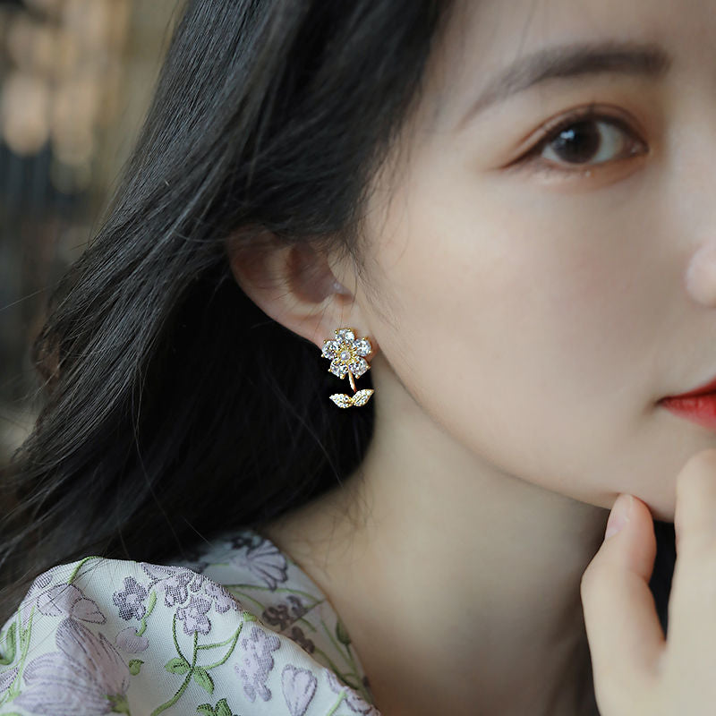 LF 2022新作水晶の花びら 高級感 ピアス