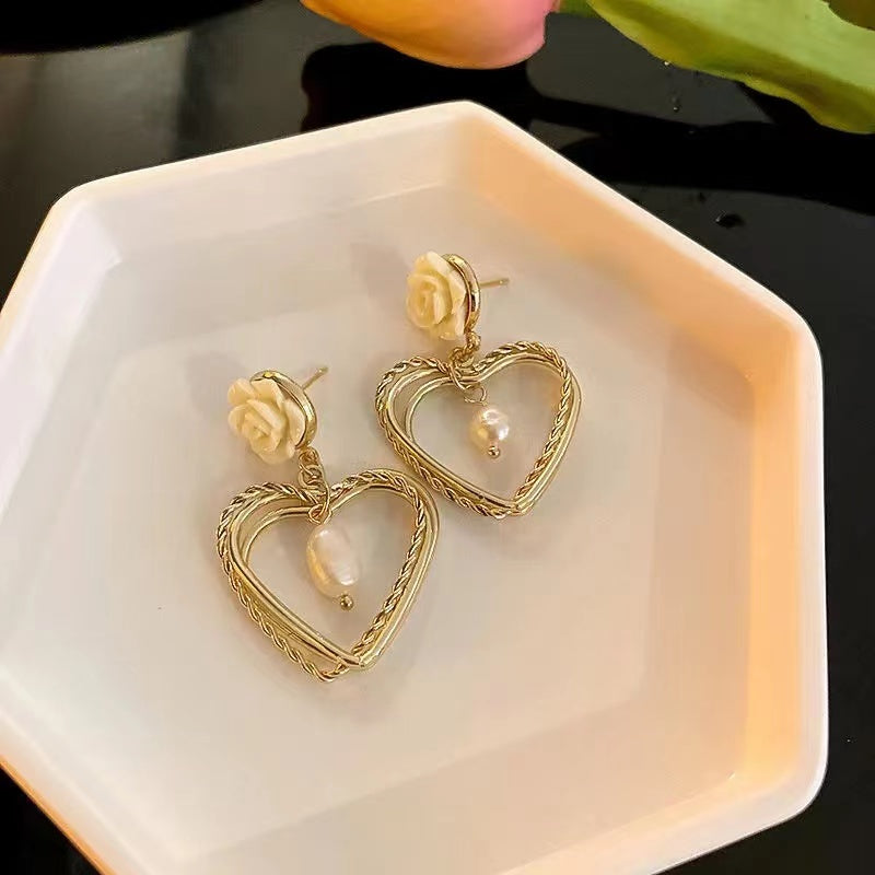 YQQ 淡水真珠花ハートピアス