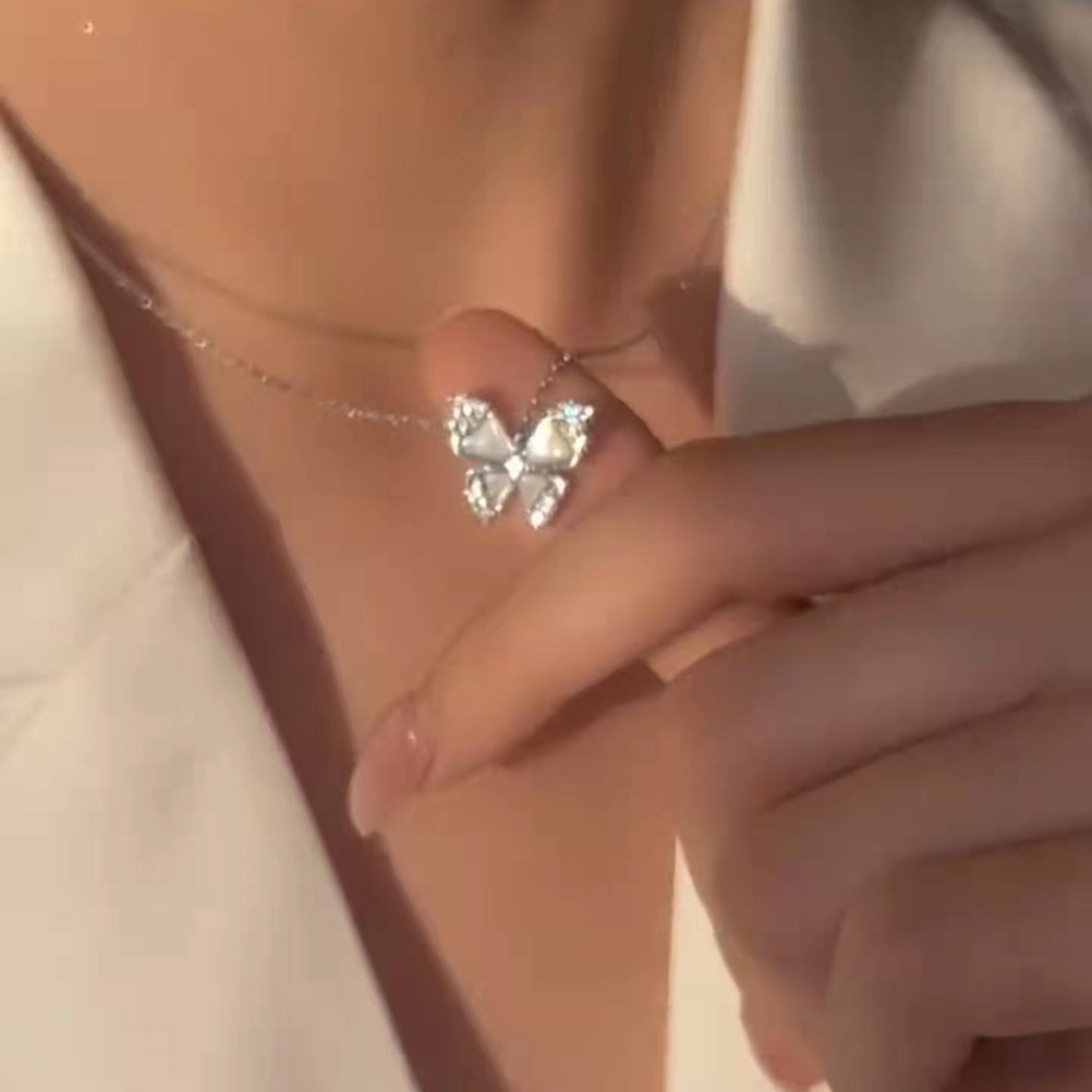 LF 前壳 バタフライ・ダンス ネックレス エレガント シルバー