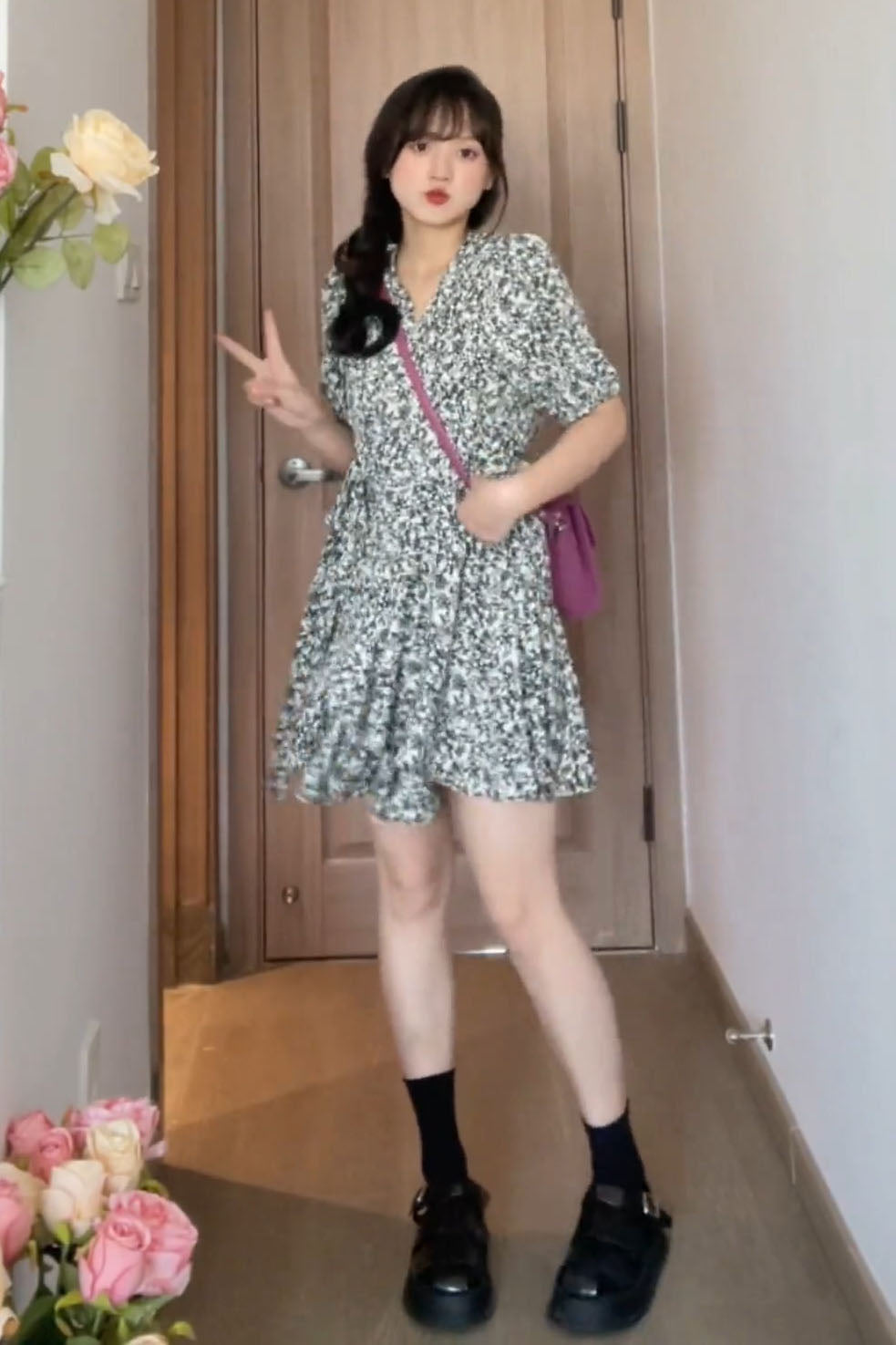 XYW 着やせ Vネック 花柄ワンピース