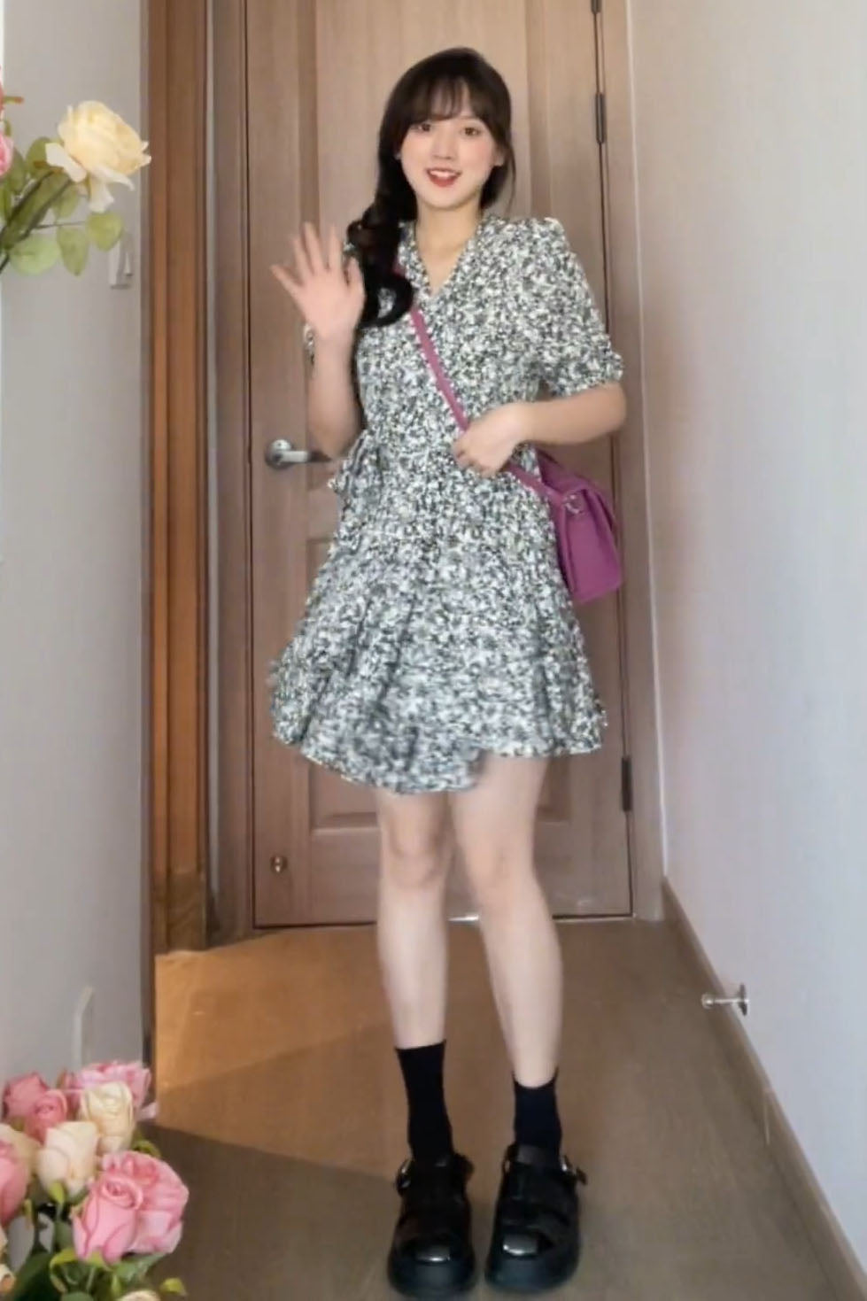 XYW 着やせ Vネック 花柄ワンピース