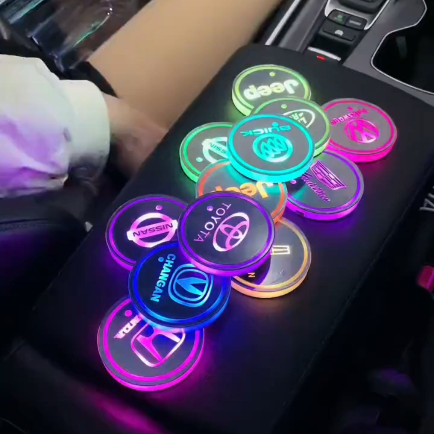 LF LED ドリンクホルダー レインボー カーカップホルダー 2個セット 車載 ロゴ マット パッド セット 車用品 – ESTHER