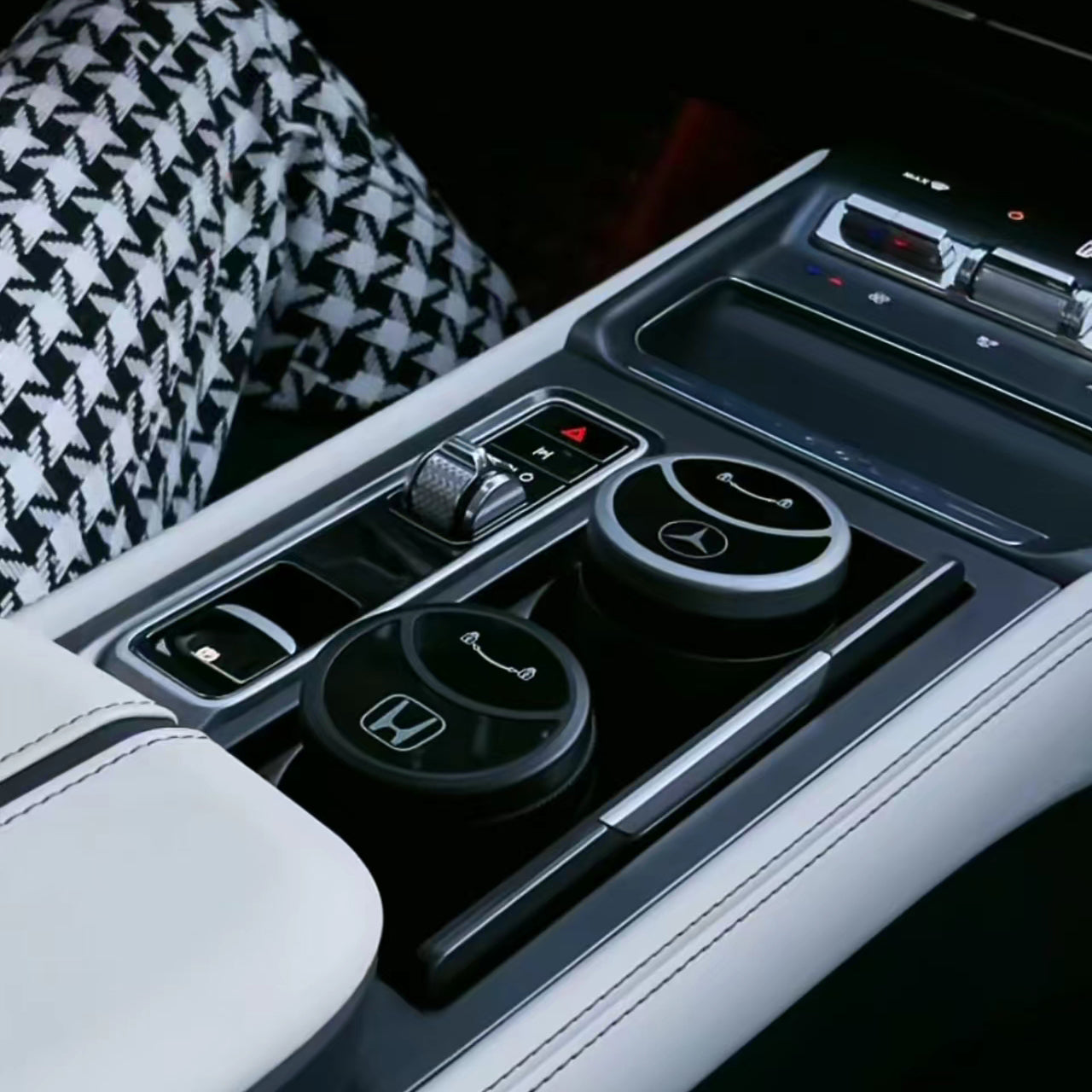 XYW スマート感応式開蓋 車載灰皿 専用車標 専用車のエンブレム 車載ミニゴミ箱
